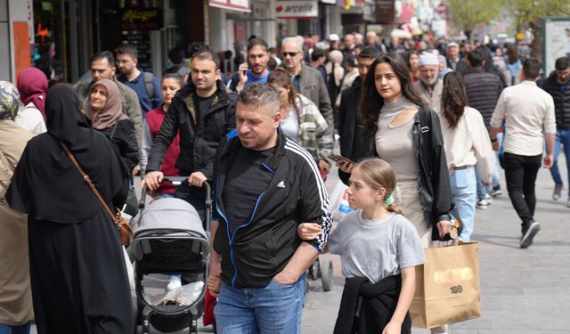 Erzincan'da Bayram Alışverişi Yoğunluğu Yaşanıyor
