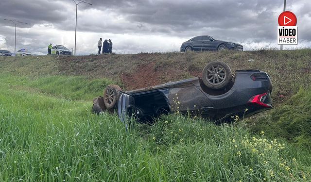 Erzincan'da Şarampole Devrilen Otomobildeki 4 Kişi Yaralandı