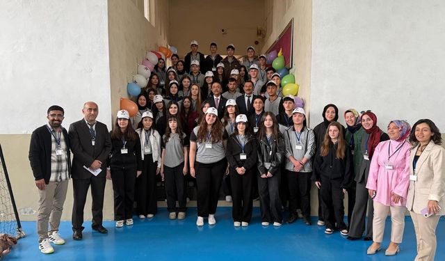 Erzincan'da Öğrenciler Bilim Fuarında Projelerini Sergiledi