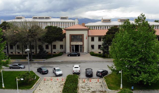 Erzincan'da Cadde ve Sokaklar Boş Kaldı
