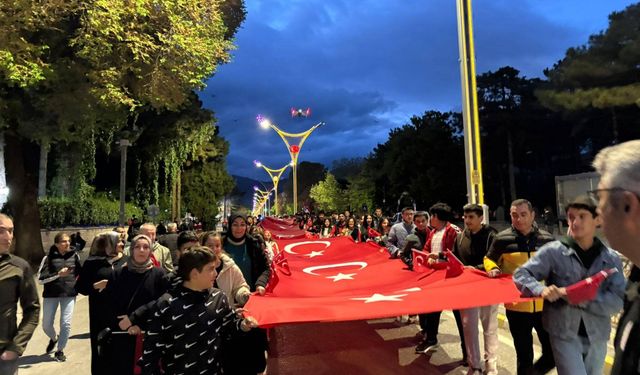 Kemaliye'de 19 Mayıs Coşkusu Fener Alayıyla Yaşandı