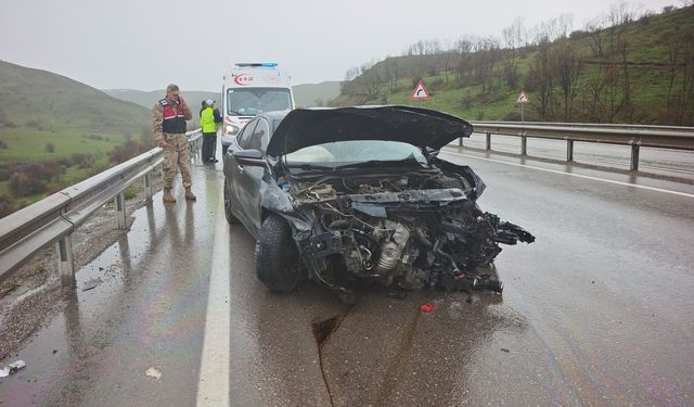 Erzincan- Erzurum Karayolunda Zincirleme Trafik Kazası: 3 Yaralı