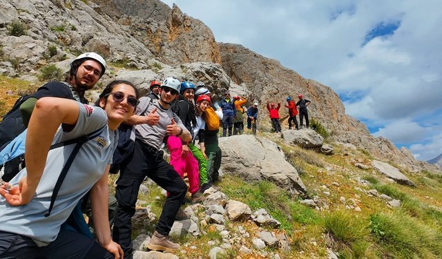 45 Sporcu Kemaliye'nin Zirvesinde Buluştu