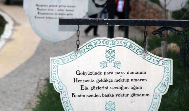 Kemaliye'nin Duygu Yüklü Manileri Apçağa'da Yaşatılıyor