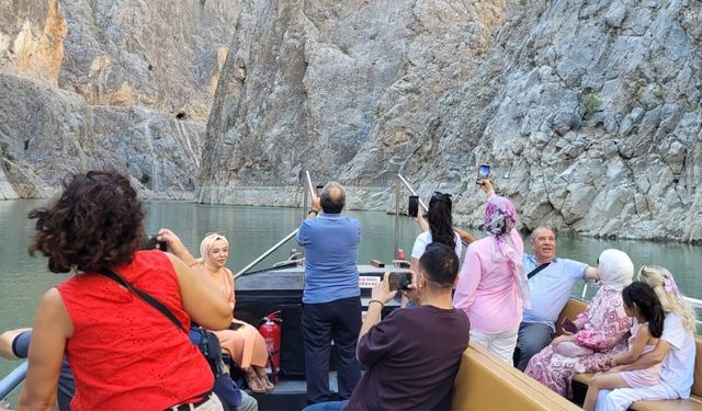 Taş Yol ve Karanlık Kanyon ile Kemaliye Turistlerin Gözdesi