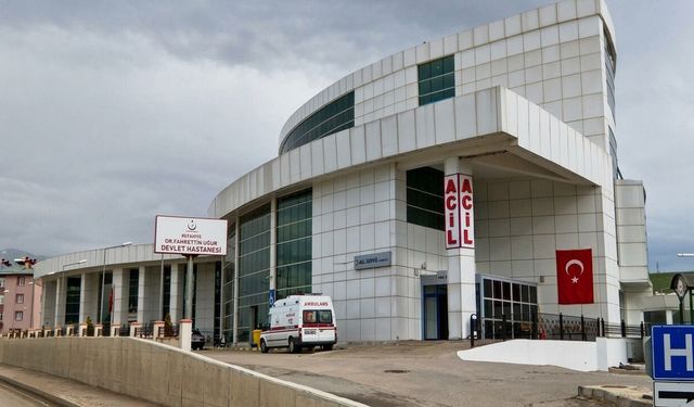 Refahiye’de Kontrolden Çıkan Araç Araziye Devrildi