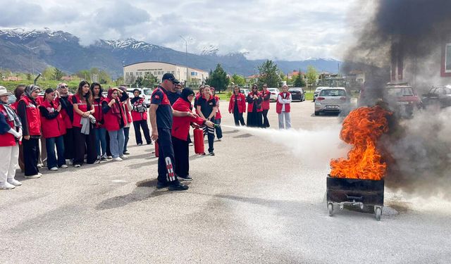 Uluslararası Damla Gönüllülerine Yangın Eğitimi Verildi