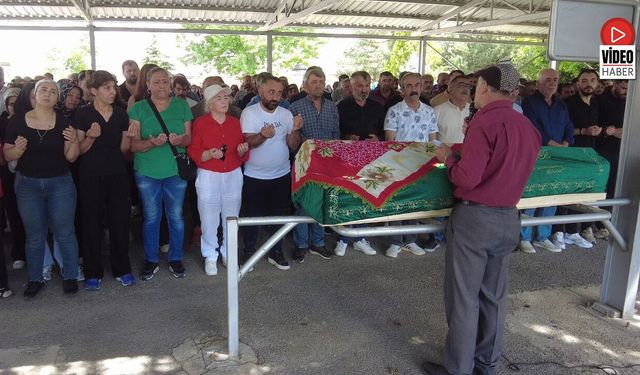 Gözyaşları Arasında Toprağa Verildi
