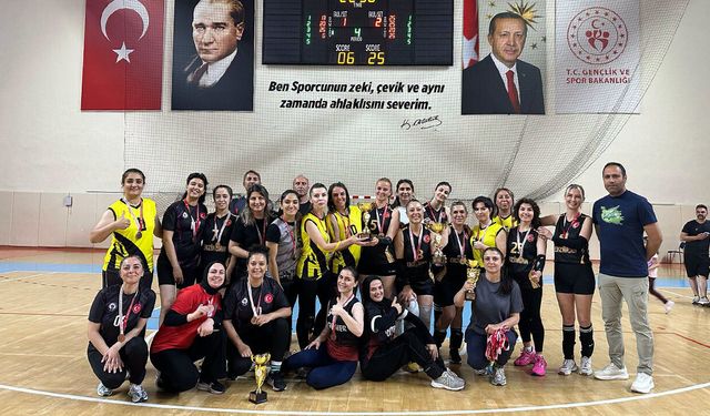 Evinin Sultanları Voleybol Turnuvası Şampiyonu: Can Sultanlar