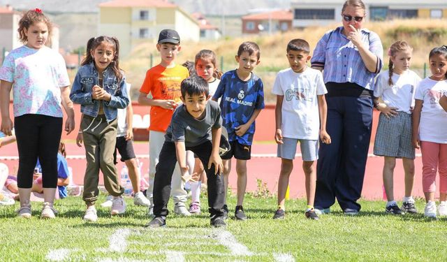 Erzincan'da Bin Öğrenci Geleneksel Oyunlar Şenliğinde Buluştu