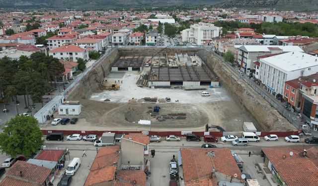 Merkez Çarşısı İnşaatında Çalışmalara Devam