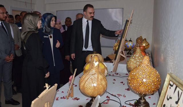 Tercan'da Hayat Boyu Öğrenme Haftası Sergisi Açıldı