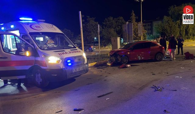 Erzincan'da İki Aracın Çarpıştığı Kazada 2 Kişi Yaralandı