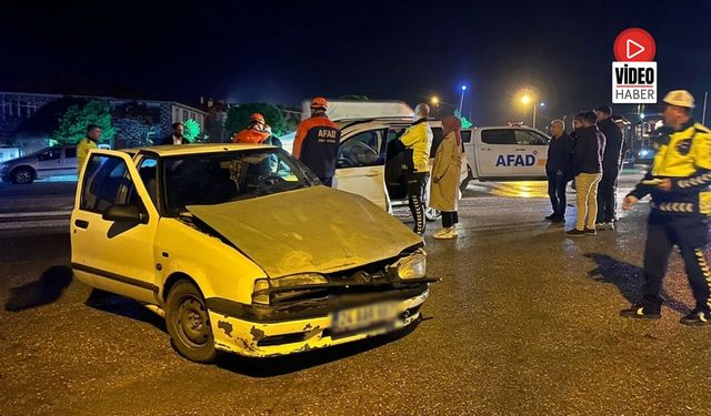 Erzincan'da 2 Aracın Çarpıştığı Kazada 5 Kişi Yaralandı