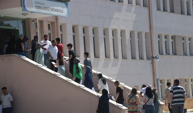 YKS'nin İlk Oturumu TYT Başladı, Erzincan'da 7 Bin 892 Aday Sınava Girdi