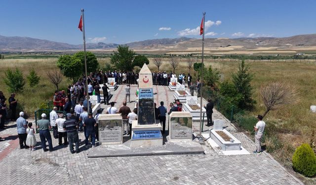 Edebük Şehitliği Ziyaret Edildi