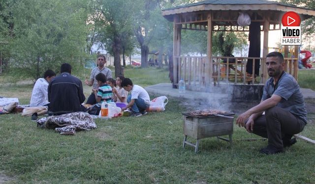 Sıcak Havada Erzincanlıların Kaçış Noktası Ekşisu Oldu