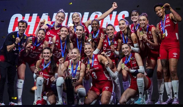 Şampiyon Türkiye! Filenin Sultanları Brezilya'yı 3-1 Yendi