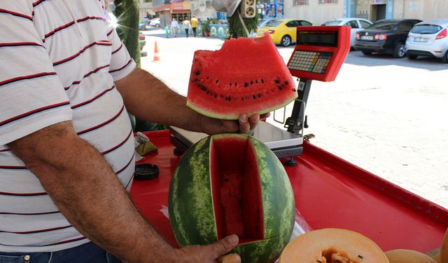 Erzincan'da Sıcaklar Karpuz Satışlarını Artırdı