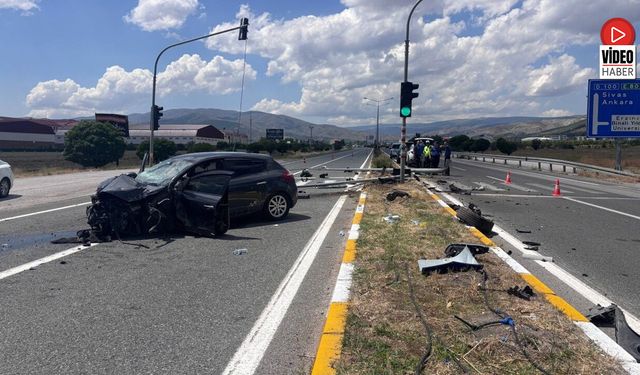 Erzincan'da 5 Kişinin Yaralandığı Trafik Kazası Kamerada