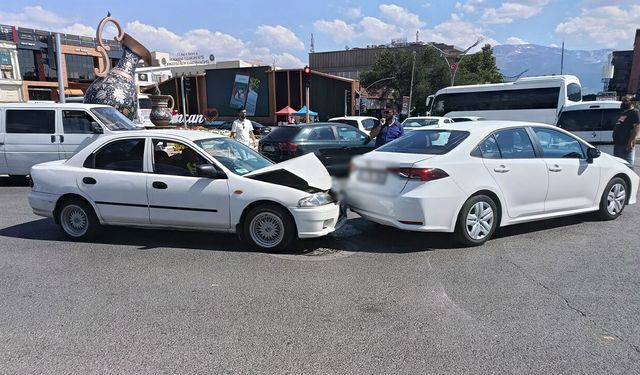 Yoğun Trafikte Kaza Kaçınılmaz Oldu