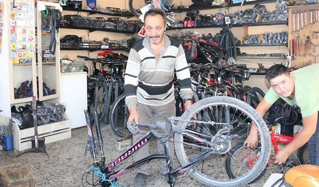 Erzincan'da Bisiklet Tamircilerinde Yaz Yoğunluğu