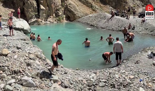 Üzümlü’de Doğal Havuz Halk Plajına Dönüştü