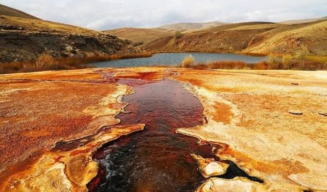 Kırmızı Göl Başka Ülkede Olsa…
