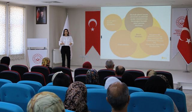 Erzincan’da Koruyucu Ailelere Önemli Eğitim