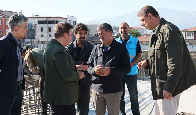 Merkez Çarşısı’nda Çalışmalar Hız Kesmeden Sürüyor