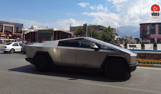 Tesla Cybertruck Şehir Merkezinde Görüntülendi