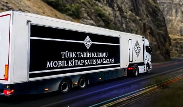 Mobil Kitap Mağazası Erzincanlı Okurlarla Buluşuyor