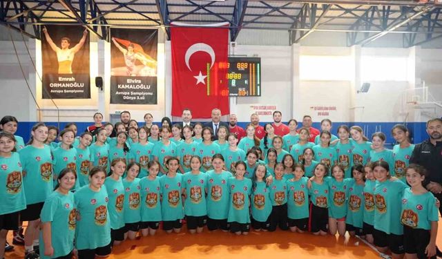 Üzümlü'de milli güreşçiler için gelişim kampı