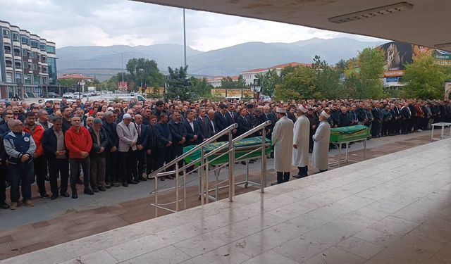 Dualar arasında Toprağa Verildi