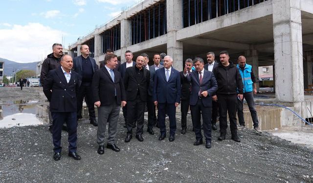Binali Yıldırım Merkez Çarşısı’nda İncelemelerde Bulundu