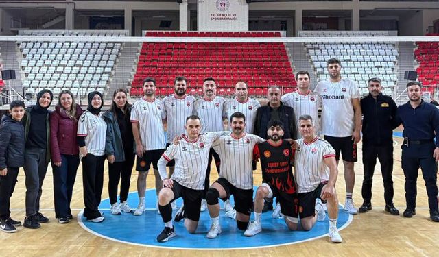 Erzincan’da Kurumlar Arası Voleybol Heyecanı Sürüyor