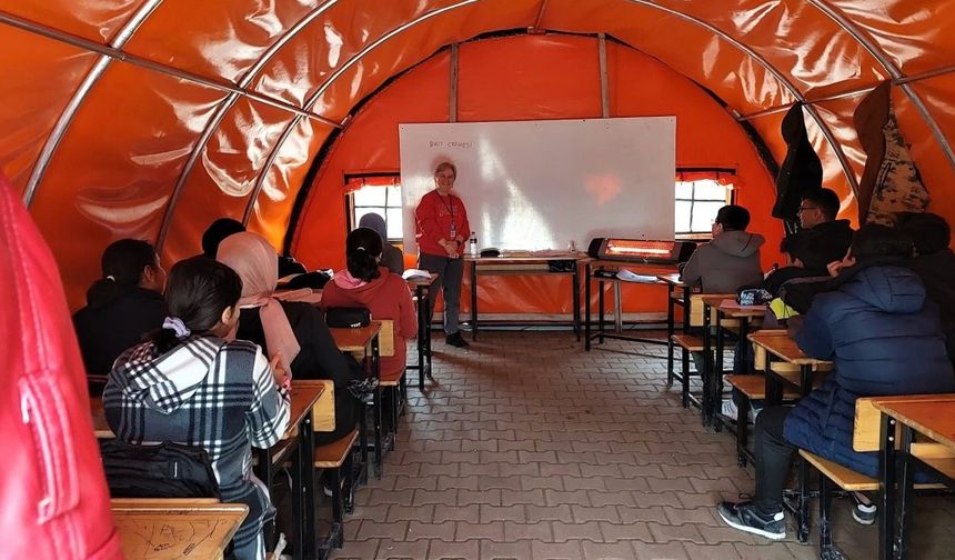 Erzincan’dan giden gönüllü öğretmenler ders başı yaptı
