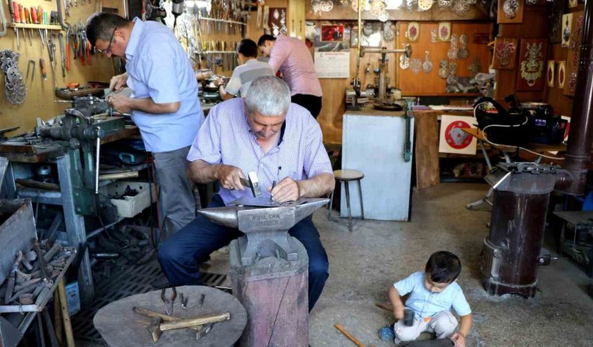 Kemaliye’de kapı tokmaklarının sırları