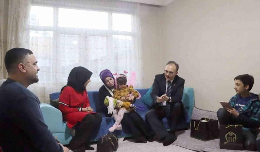Siirt Valisi Kızılkaya, 3 yaşındaki minik Ecrin’in davetini geri çevirmedi
