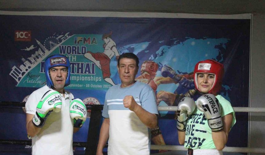 Evli çift Kick Boks Dünya Şampiyonası’nda madalya hedefliyor