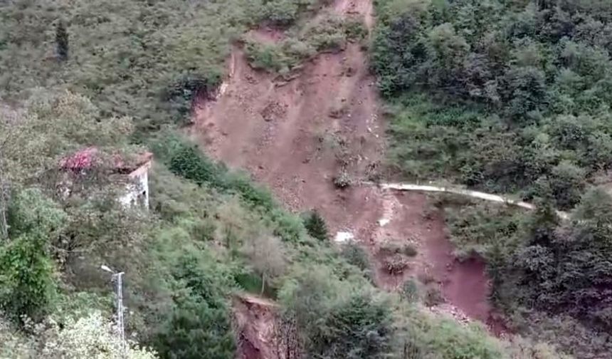 Trabzon’daki şiddetli yağışlar sonrasında Arsin ilçesi Güneyce mahallesinde heyelan tehdidi