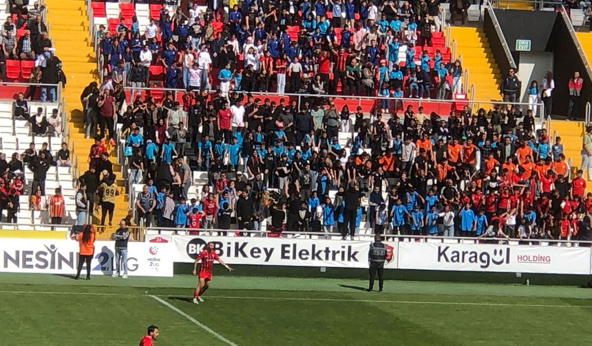 Erzincanspor Maçına Minik Öğrenciler Damga Vurdu