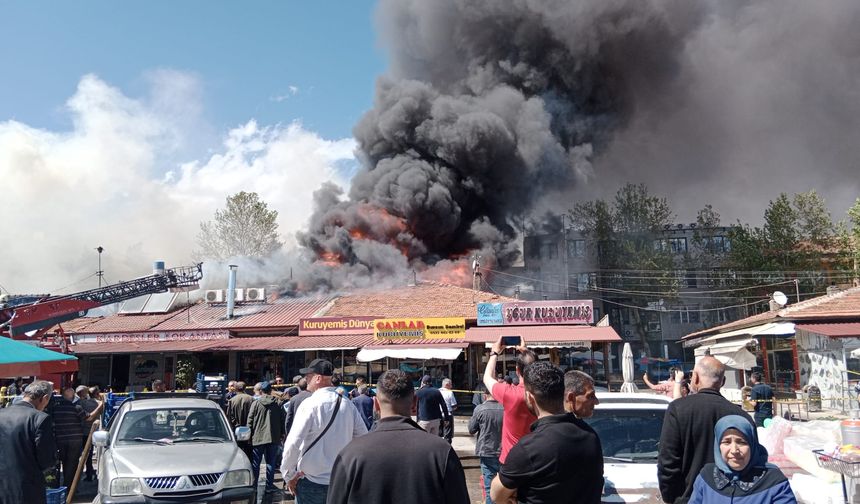 Erzincan’da Tüm Ekipler Yangını Söndürmek İçin Seferber Oldu