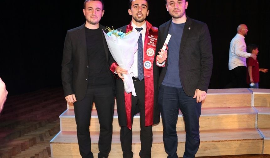 İkizlerin Kardeşi de Doktor Oldu