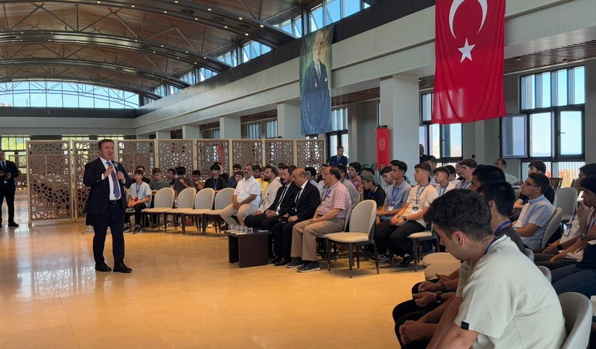Vali Aydoğdu Memleketi Ahlat’ta Programa Katıldı