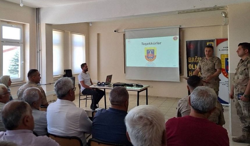 Jandarma Akipleri Köylerde Bilgilendirme Çalışmalarını Sürdürüyor