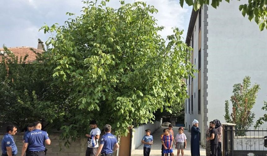 Üçüncü Kattan Düşen Genç Kadın Ağır Yaralandı