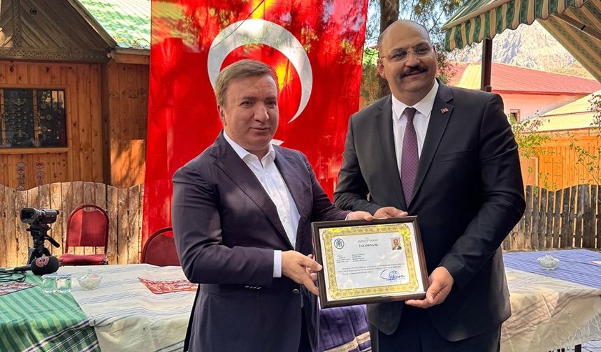 Kemaliye Belediye Başkanı Atmaca Takdirname İle Ödüllendirildi