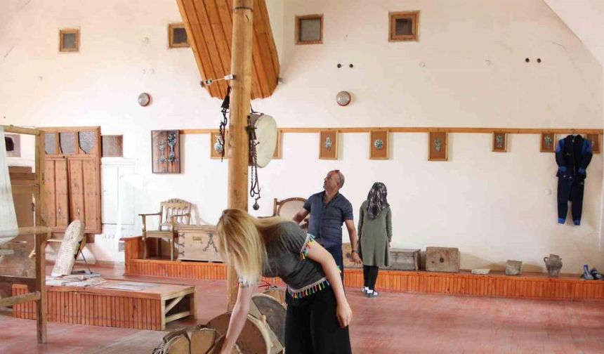 Kemaliye'deki Etnografya Müzesi Ziyaretçilerini Tarih Yolculuğuna Çıkarıyor