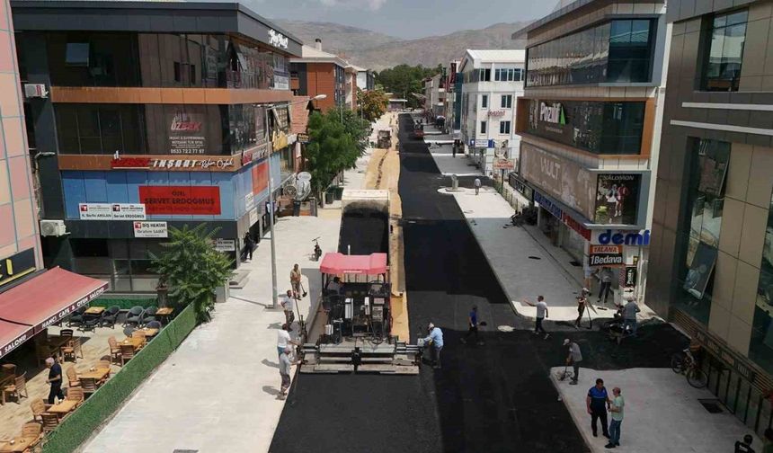 Muhsin Yazıcıoğlu Caddesi’nde Asfalt Serim Çalışması Başladı